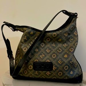 Dooney & Bourke Barrel Bag - J110078 - Great Condition